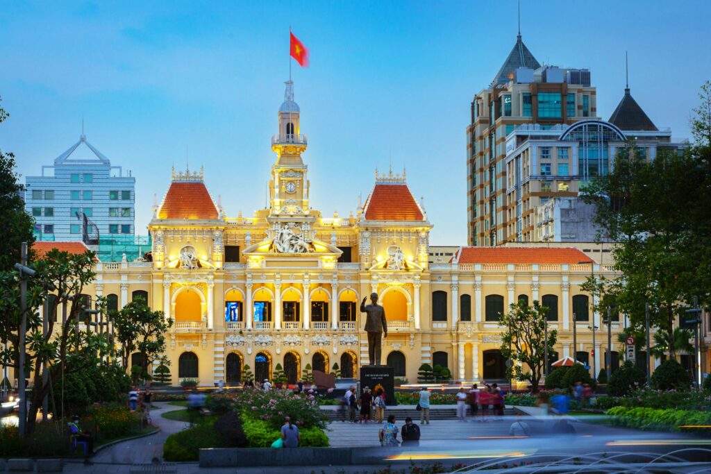 Cẩm Nang Phong Thủy: Từ Nhà Ở Đến Sự Nghiệp Thịnh Vượng