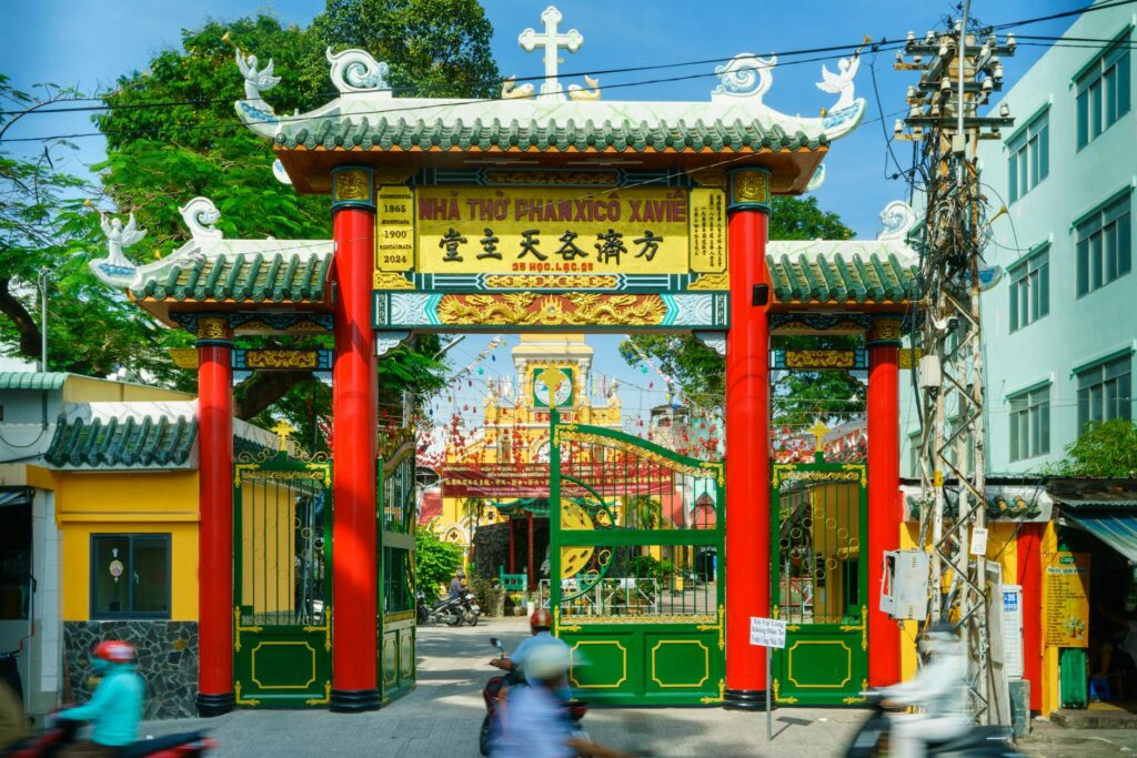 Phân Tích Các Yếu Tố Ảnh Hưởng Đến Quyết Định Đầu Tư Bất Động Sản