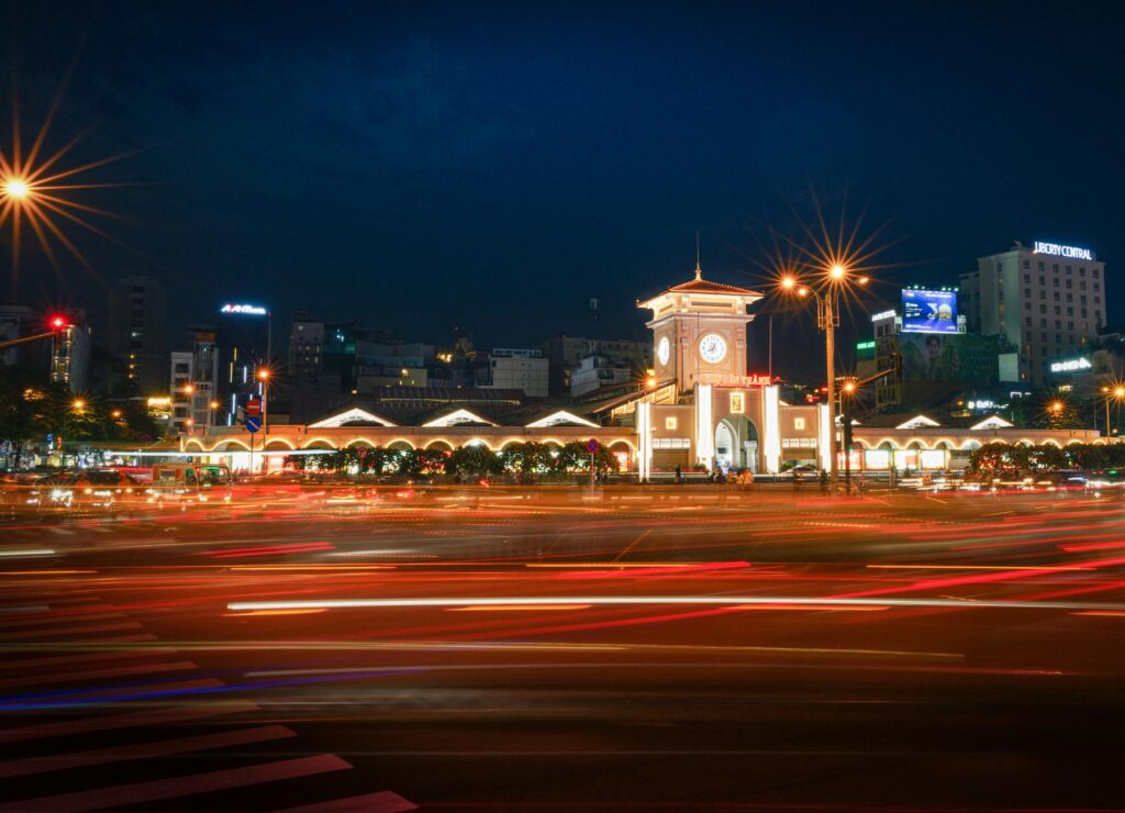 Dự Báo 'Sốc' Về Thị Trường BĐS 2024: Điều Gì Đang Chờ Đợi Chúng Ta?